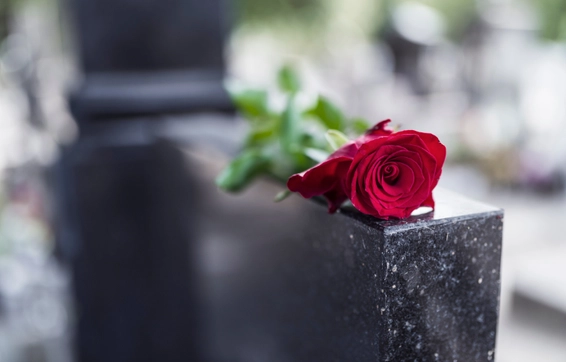 nagrobnik z vrtnico