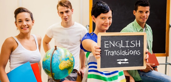 skupina mladih prevajalcev, ena od njih drži tablo z napisom "English translations"