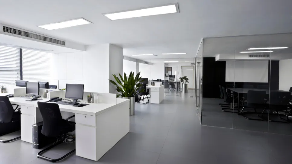 razkužene in očiščene pisarne