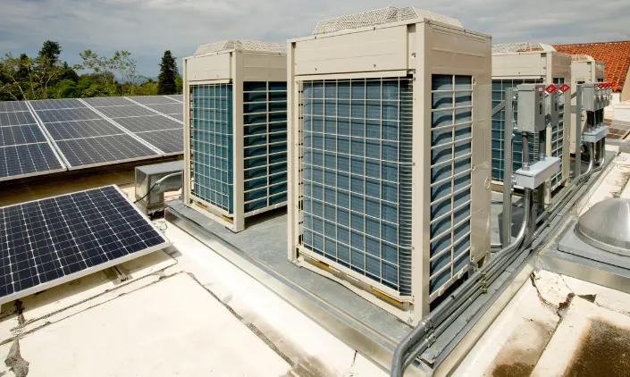 Toplotna črpalka in sončna elektrarna - energetska samozadostnost.