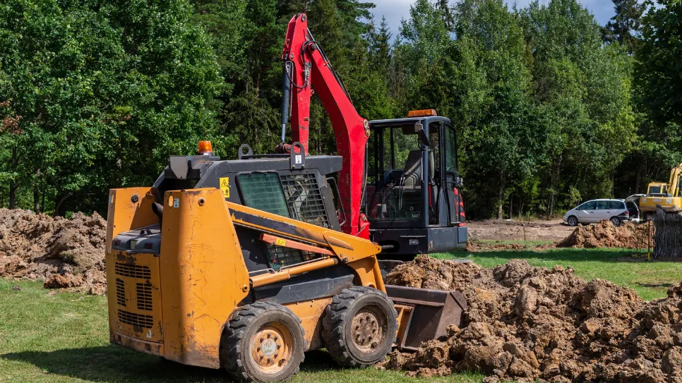 bager koplje na vrtu