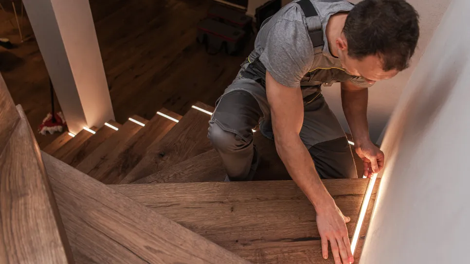 mizar dela lesene stopnice v stanovanju