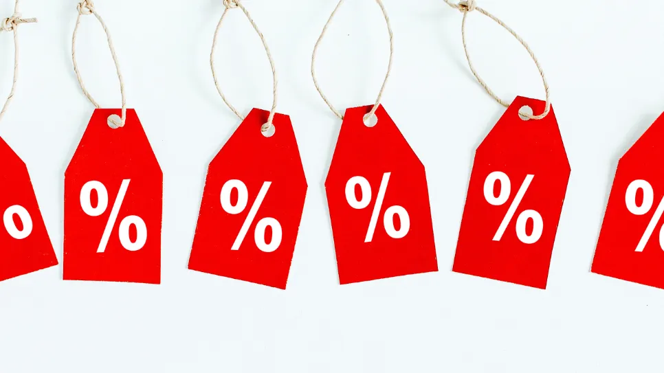 znak % na listkih s cenami