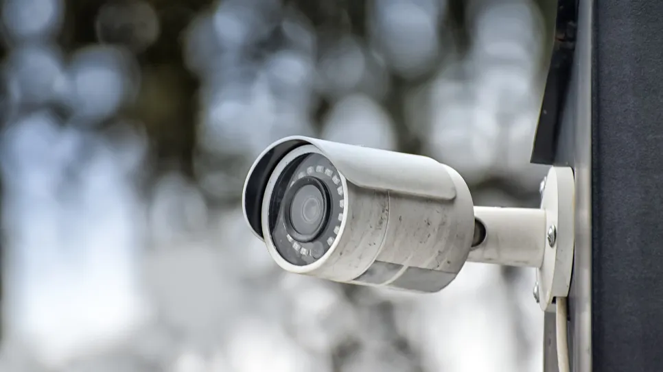 kamera snema in nadzira okolico