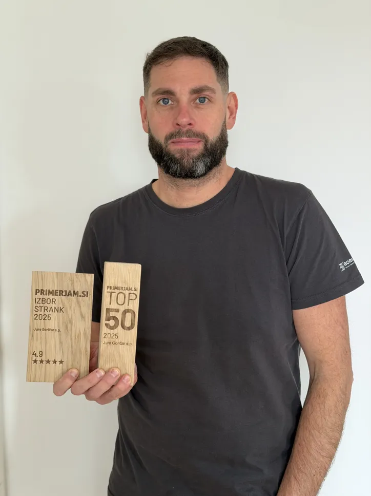 Jure Goričar s.p. s ponosom razkazuje svojo dvojno krono uspeha na portalu Primerjam.si – prestižni nagradi TOP 50 in Izbor strank 2025, ki z visoko oceno 4.9 pričata o njegovi izjemni obrtniški spretnosti in zaupanju naročnikov.